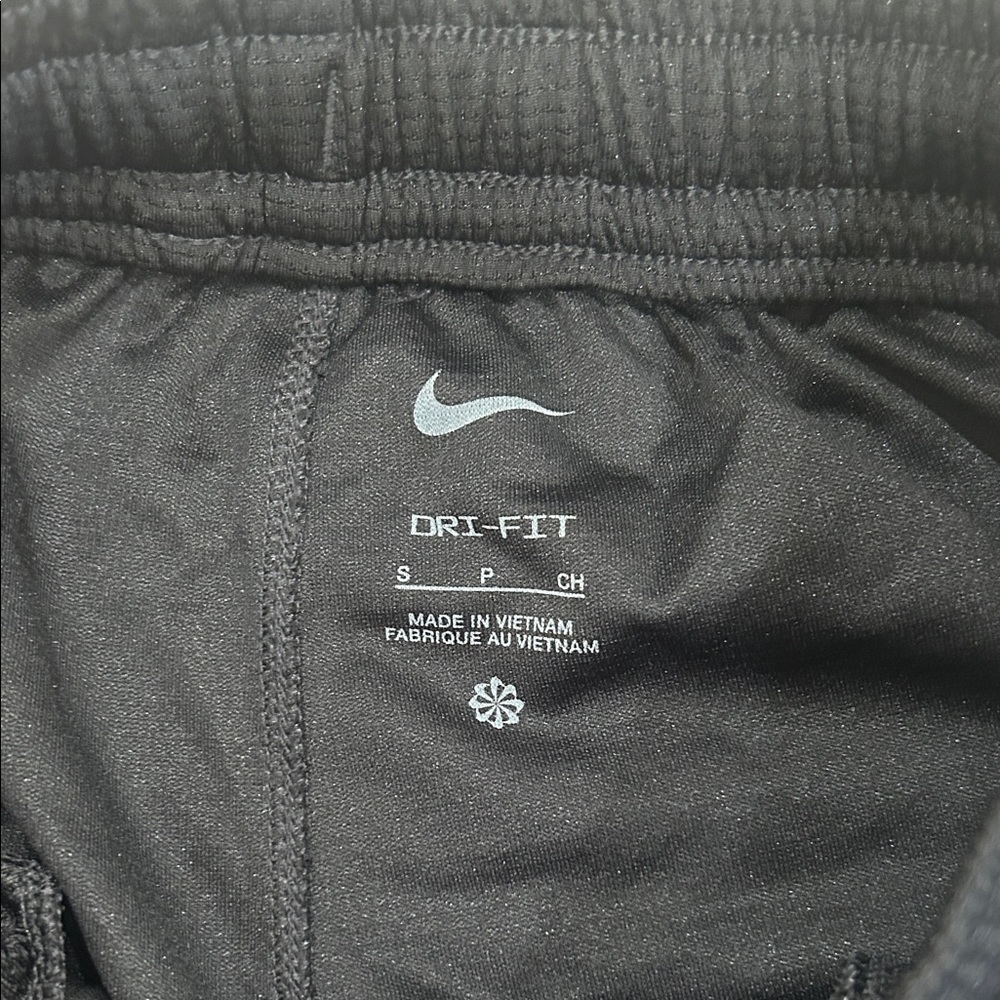 Nike Long Black Shorts - Picture 4 of 4